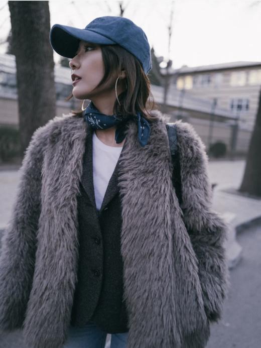 HIDEMI 灰色长毛简约短款大衣 商品图4