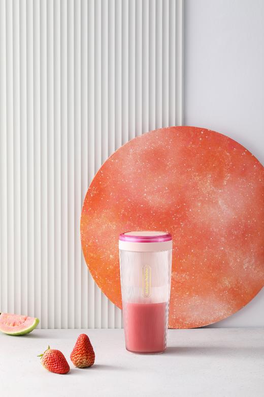 摩飞网红便携榨汁杯 升级款 可随身携带 无线充电 现榨鲜喝 300ml 商品图0
