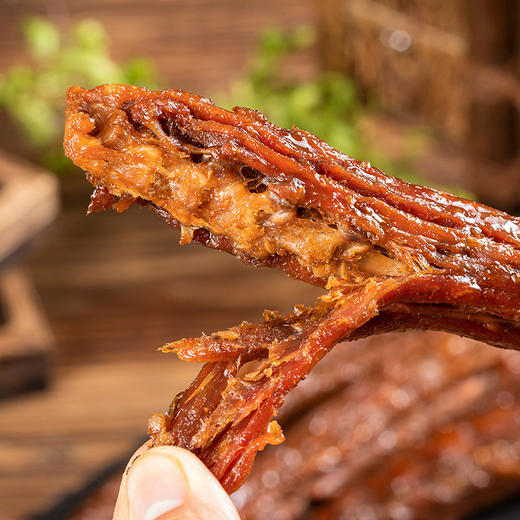 【鲜香麻辣 欲罢不能】国潮网红零食 周小贱氮气锁鲜嗨鸭脖麻辣手撕风干鸭脖 商品图1
