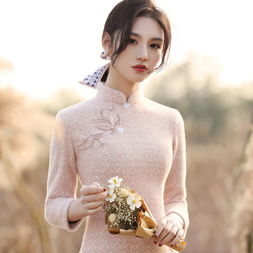 LB-1098 钉珠花粉丨改良旗袍女冬款加厚秋冬装2021年新款粉色长袖年轻款 商品图1