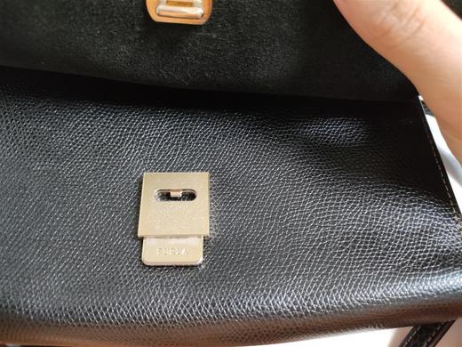 8034022058949  FURLA  LIKE 新款女包优雅拼接迷你斜挎包  规格：20*13*5 CM【金属花，微皱等】 商品图4