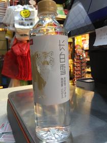 农夫山泉长白雪天然雪山矿泉水535ml