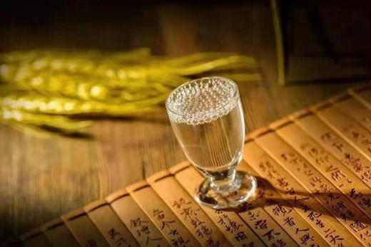 【泸州老窖】 浓香型白酒 粮食酒 定制款 三星/四星两款任选，中国浓香型白酒的鼻祖，入口绵柔，有回甘，500ML /瓶 ，泸州原产地直发 商品图4