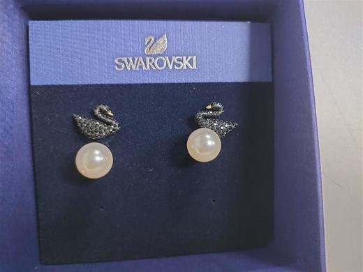 9009651939494  施华洛世奇  黑天鹅后挂式耳钉女 欧美简约大气耳环耳饰 商品图2