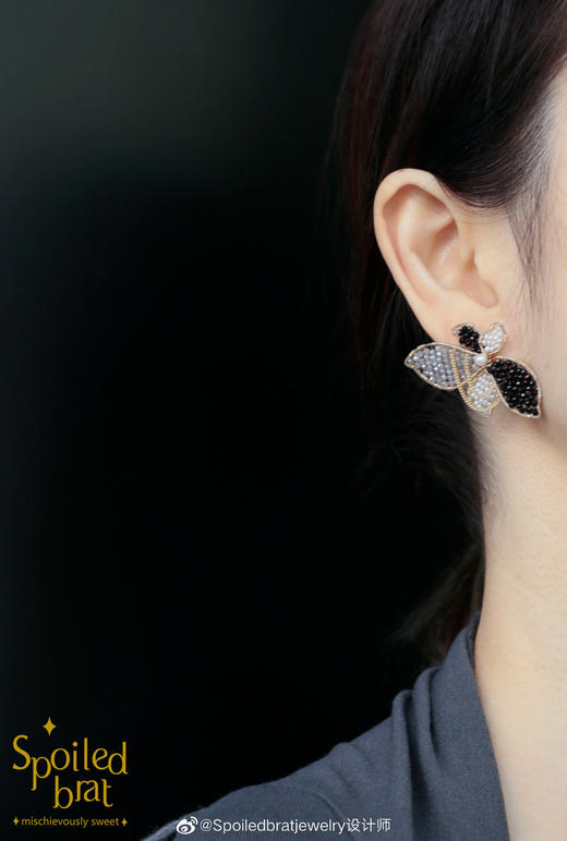 SpoiledBrat Jewelry 黑尖晶斜长石珍珠单只耳钉 商品图1