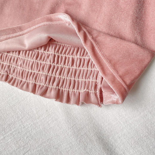 老米优品 / 买一送一 ，下单备注颜色！《Im Presionismo法式丝绒小吊带》这件丝绒吊带衫，不仅可以单穿，还可以像时尚博主们搭配在打底衫外面，贼时髦！ 商品图6