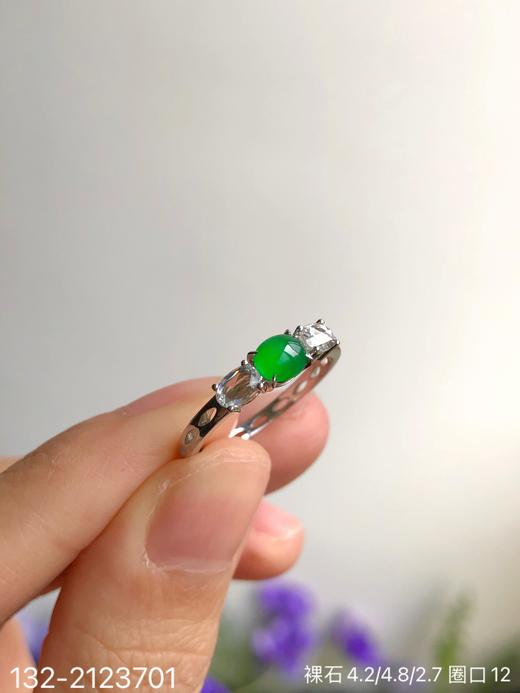 132-2123701，老坑高冰艳绿蛋面戒指，6599 商品图0