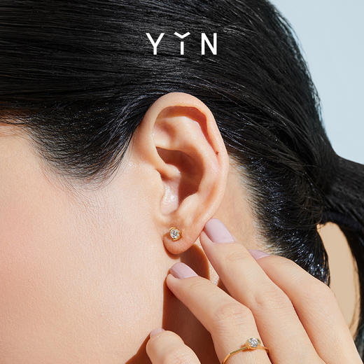 「熠」光芒系列 公主方钻/祖母绿钻/圆钻 耳钉一对 商品图4