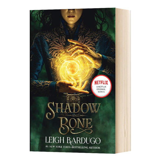 格里莎三部曲Ⅰ太阳召唤 英文原版 The Grisha Shadow and Bone 青少读物 奇幻小说 美剧原著 商品图0