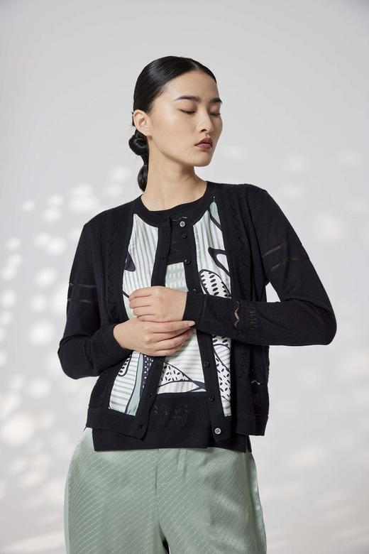 真丝羊绒圆领针梭相拼开衫 SJS94W035K 商品图1