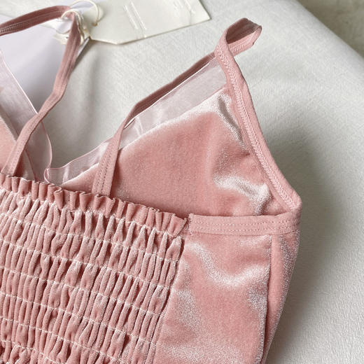 老米优品 / 买一送一 ，下单备注颜色！《Im Presionismo法式丝绒小吊带》这件丝绒吊带衫，不仅可以单穿，还可以像时尚博主们搭配在打底衫外面，贼时髦！ 商品图8