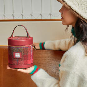 英国王室追了200多年的它，竟然设计在了包包上！太惊艳~