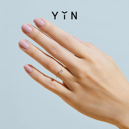 「熠」光芒系列 经典圆钻戒指 商品图8