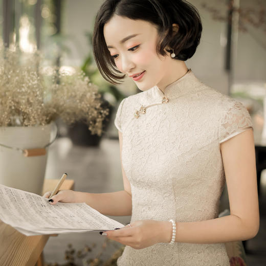 2019夏款民国风复古香槟色气质蕾丝改良旗袍名媛连衣裙逸红颜金樱 商品图2