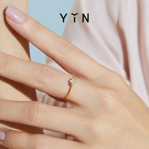 「熠」光芒系列 公主方钻石戒指 商品图9