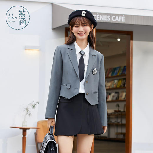 ZIHAN紫涵时尚短款小西装女截短2022春季新款刺绣徽章金属扣学院风外套Z2Z01BS247 商品图0