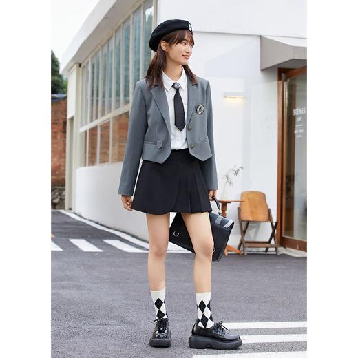 ZIHAN紫涵时尚短款小西装女截短2022春季新款刺绣徽章金属扣学院风外套Z2Z01BS247 商品图4