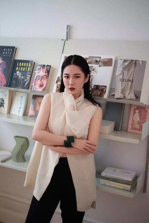 HIDEMI 微褶醋酸立体堆叠领不对称上衣 商品图4