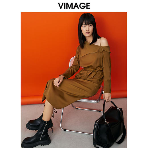 VIMAGE纬漫纪春季新款时尚侧露肩吊带洋气连衣裙V1707309 商品图3