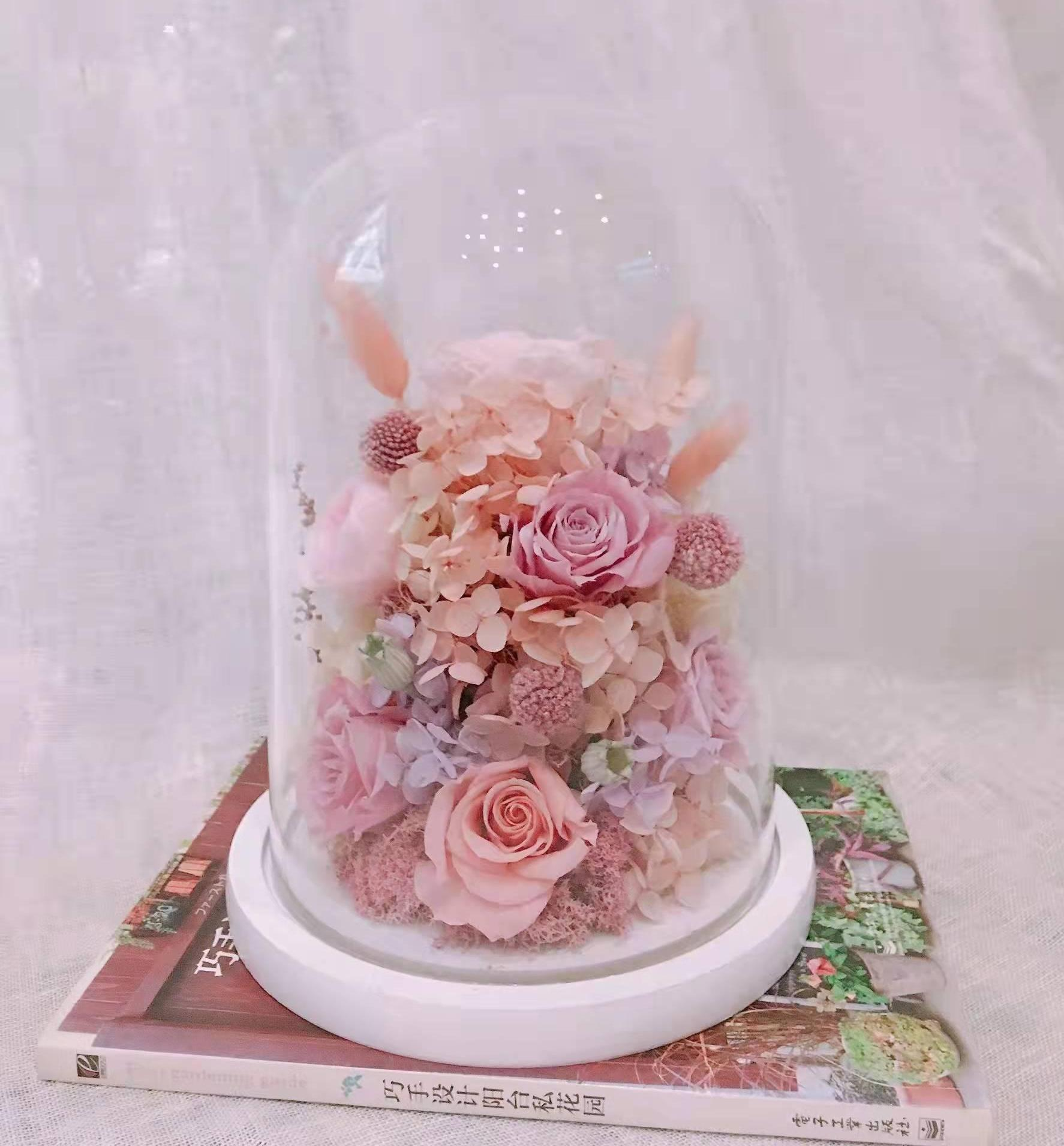 白色底座暂时缺货，目前配送为原木底座             【顺丰快递配送/跑腿配送】每月花礼永生花观赏瓶【高约19-20CM(含底座)，底座直径约14CM】