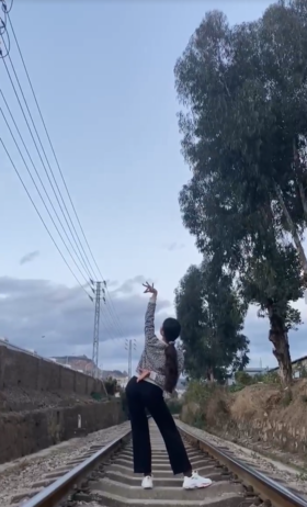 说起孔雀舞，真的让我有很多对美的憧憬，是那种发自内心对美得喜爱。