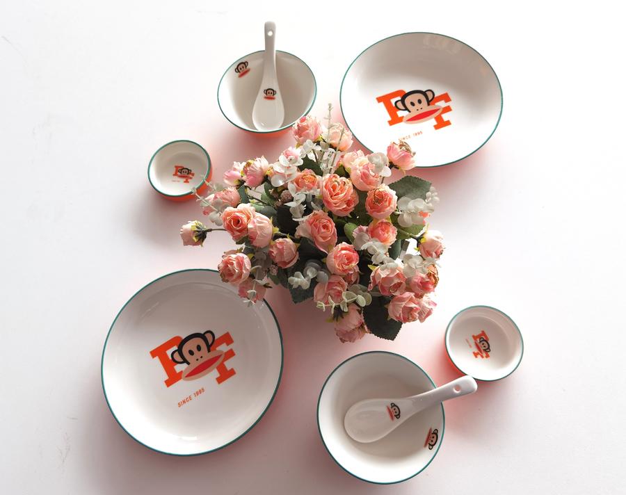 【大嘴猴paul frank陶瓷餐具8件套礼盒套装】采用的釉下彩工艺,健康不