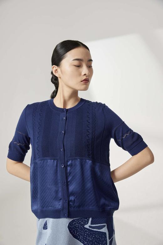 圆领针梭相拼开衫 SJS94W007K 商品图4