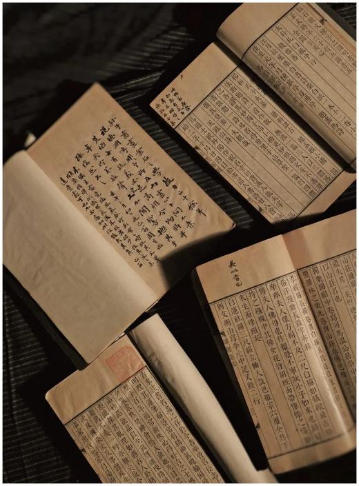 藏书票+签名：《澹宕璨然：海日楼旧藏古籍碑帖撷颖》，16开平装，240页，陆易、陈翌伟合著，浙江人民美术出版社2021年12月版，定价160，签名藏书票本160元。 商品图11