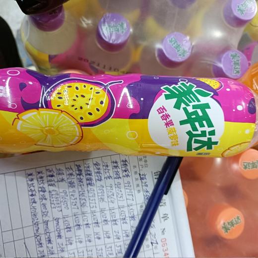 美年达百香果菠萝味果味型汽水 商品图0