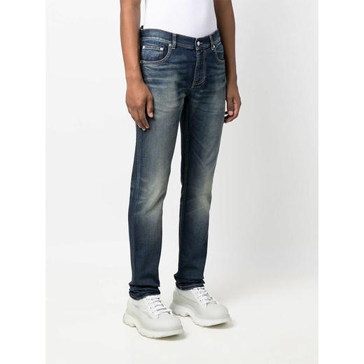 ALEXANDER MCQUEEN 亚历山大.麦昆 男士棉质 McQueen 水洗涂鸦牛仔裤 浅蓝色 682084 QSY15 4001 商品图2