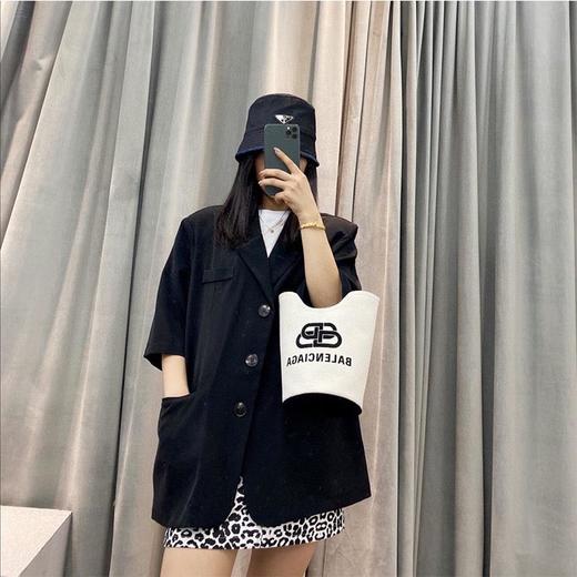 BALENCIAGA 巴黎世家 女士标志印花水桶型托特包 白色 619979 KMZG3 9260 商品图2