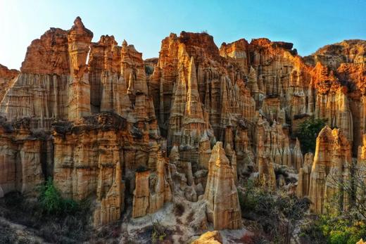 户外@【人间四月天】昆明、西昌双城蓝花楹、元谋土林、螺髻山、九十九里温泉瀑布、七里坝杜鹃、泸沽湖 7天 商品图3