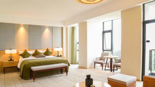 暑假旺季闪促【黑龙滩洲际/英迪格两店通兑 】
🌊IHG旗下奢华酒店·6600㎡无边泳池
✔️暑期周中不加价！纵享夏日清凉之旅 商品图10