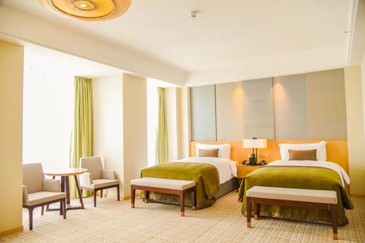 暑假旺季闪促【黑龙滩洲际/英迪格两店通兑 】
🌊IHG旗下奢华酒店·6600㎡无边泳池
✔️暑期周中不加价！纵享夏日清凉之旅 商品图4