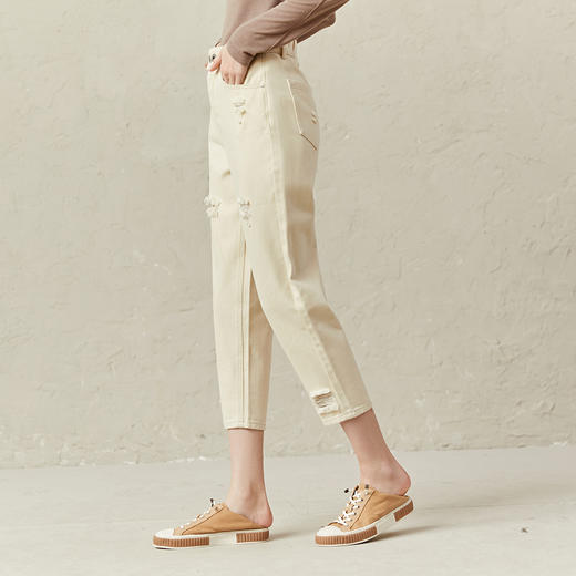 Famecoco范可儿白色破洞牛仔裤女春时尚宽松直筒裤F221GA002 商品图4
