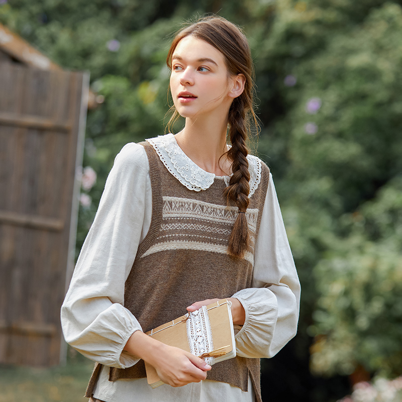 Famecoco范可儿学院风针织马甲女圆领羊毛背心毛衣F221CA009