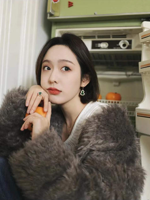 HIDEMI 灰色长毛简约短款大衣 商品图3