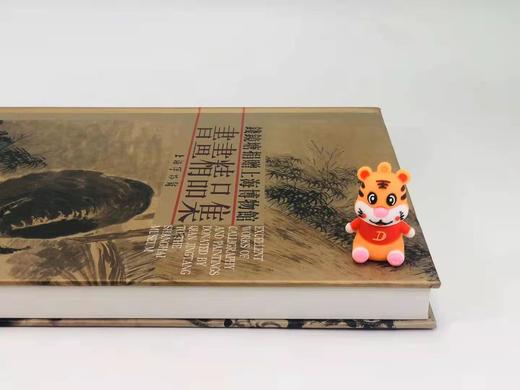 《钱镜塘捐赠上海博物馆书画精品集》，陈燮君, 汪庆正 编，大16开精装221页，上海人民美术出版社2003年一版一印，定价260，售价248元。 商品图1