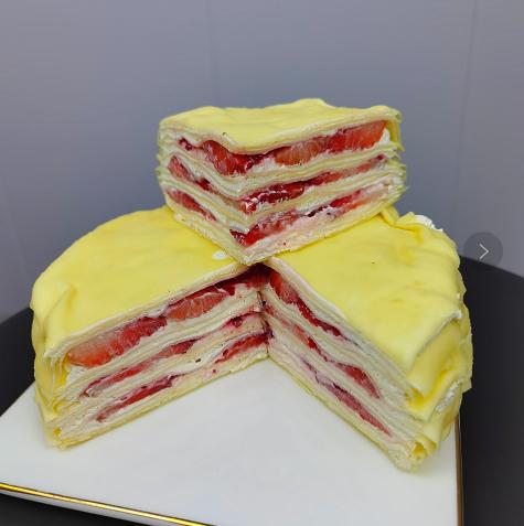 草莓千层蛋糕-3层丹东牛奶草莓果肉夹心+覆盆子果酱夹心、喜欢草莓的不能错过！储值卡礼品卡不可用 商品图1