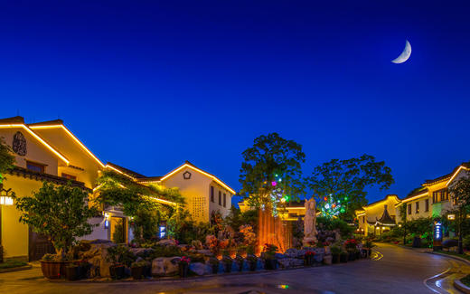 ★错峰特惠★ ¥698起/2间夜 住江南水乡"C"位【南浔博阳开元名庭度假酒店】享高级房+早餐，另可选单晚含特色双浇面~ 出门即古镇！有效期至2026年6月30日 商品图1