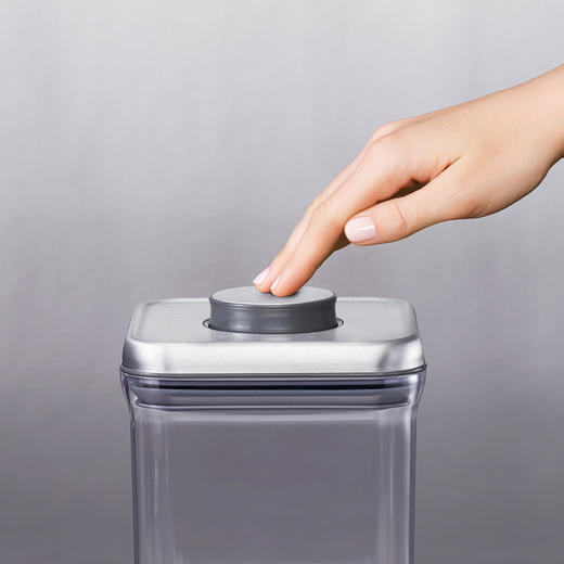 OXO  OXO 奥秀不锈钢一键启闭储物罐（小方底2L）  OGGC3106200 商品图1