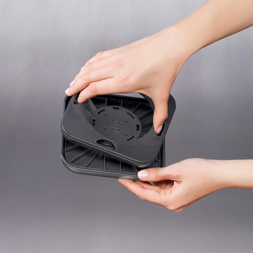 OXO  OXO 奥秀不锈钢一键启闭储物罐（小方底2L）  OGGC3106200 商品图3