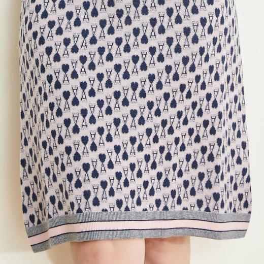 QE61A瑟俪（斯尔丽高端）舒适柔软低圆领撞色提花毛衣针织连衣裙 商品图5