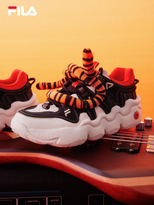 FILA【江疏影同款】女篮球鞋2022春虎年新年款面包鞋运动鞋F12W216123F 商品图2