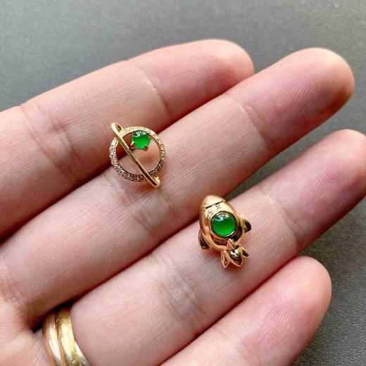 高冰种阳绿蛋面蛋面星辰大海宇宙飞船耳钉18k黄金钻石镶嵌 商品图5