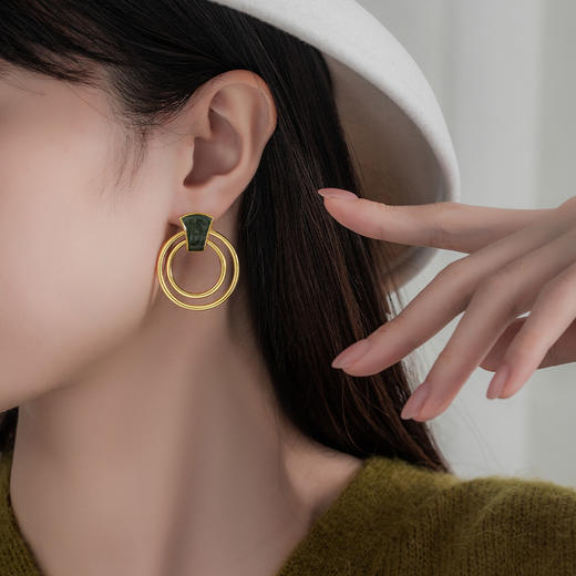 IU欧米伽耳钉送女友闺蜜节日生日礼物 商品图0