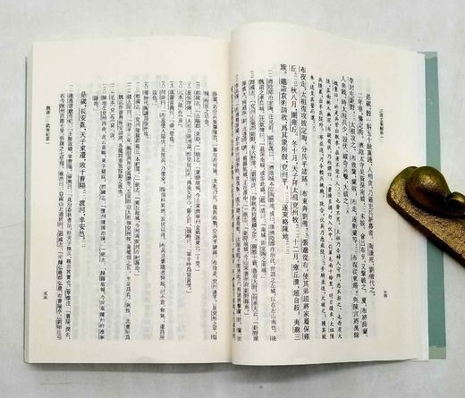 《三国志集解》，精装全8册，上海古籍出版社2019年版。定价720元，售价348元。品相9成。
  商品图6