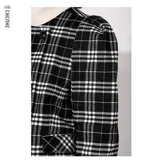 【内购不退换】臣禾 截短款格纹短外套K214012577 商品图4