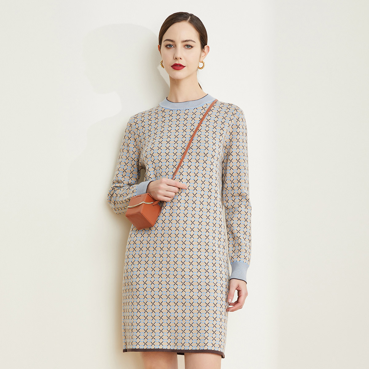 QE63A瑟俪（斯尔丽高端）舒适柔软低圆领撞色超细羊毛提花毛衣连衣裙