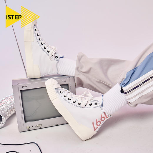 iSTEP帆布鞋女秋季新品感光变色鞋科技感潮流休闲鞋原创印花女鞋 商品图0